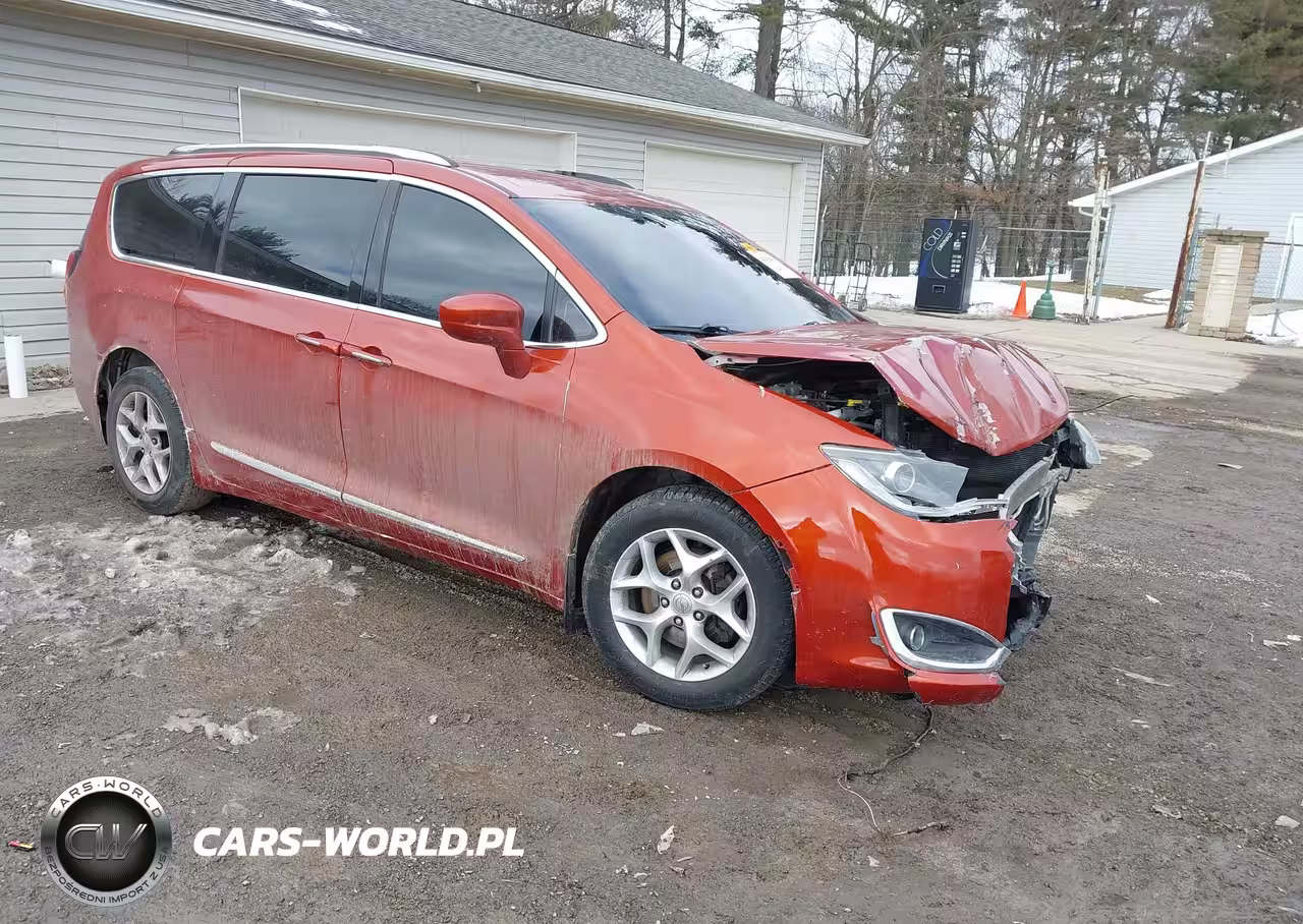 2017 Chrysler Pacifica Touring-L Plus