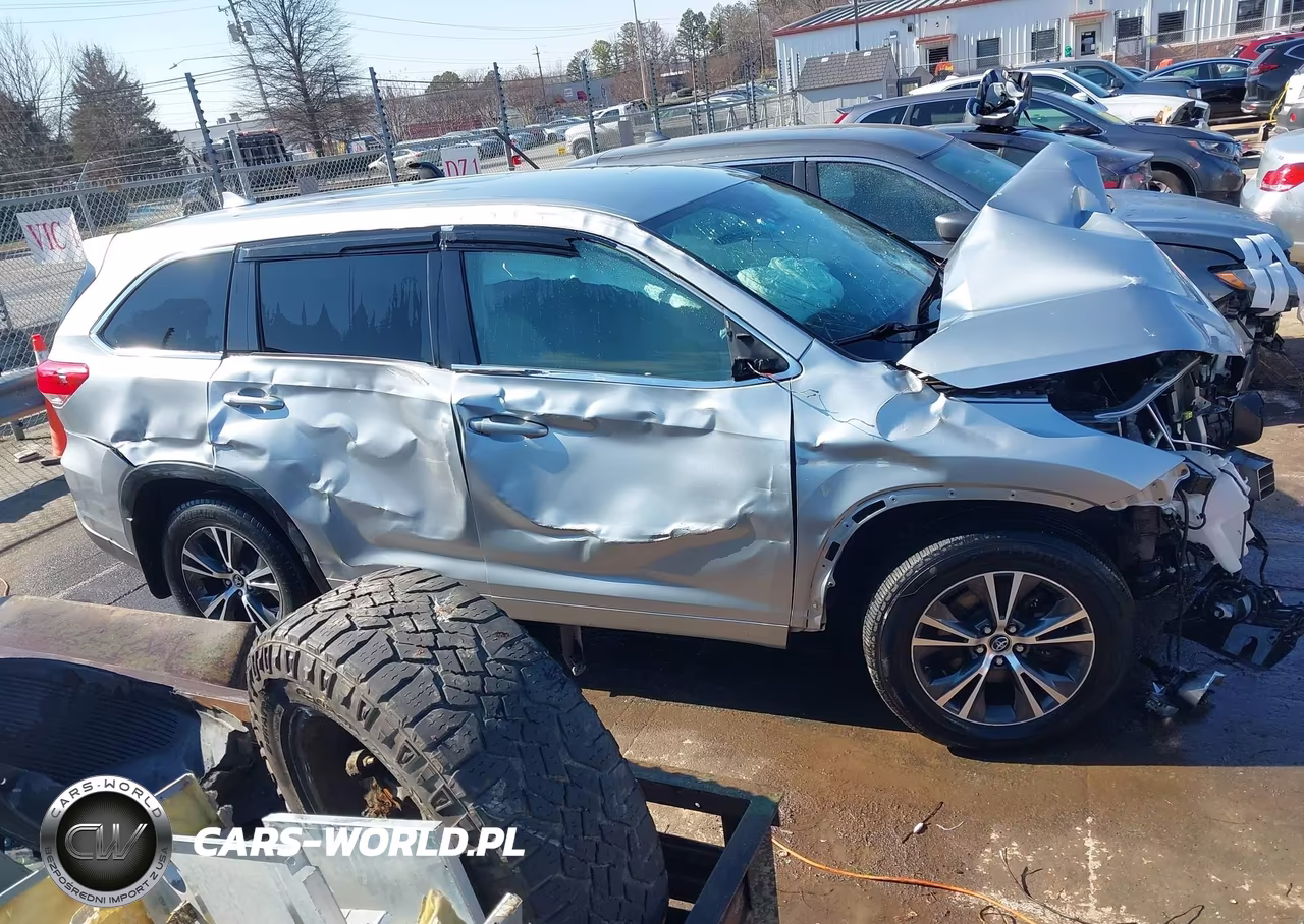 2017 Toyota Highlander Le Plus VIN:5TDBZRFHXHS357730 - 13