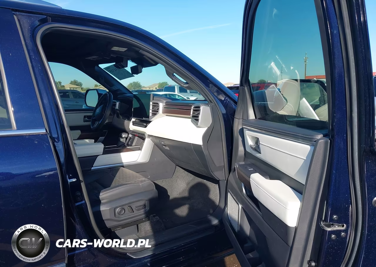 2024 Toyota Sequoia Capstone VIN:7SVAAABAXRX024670 - 5