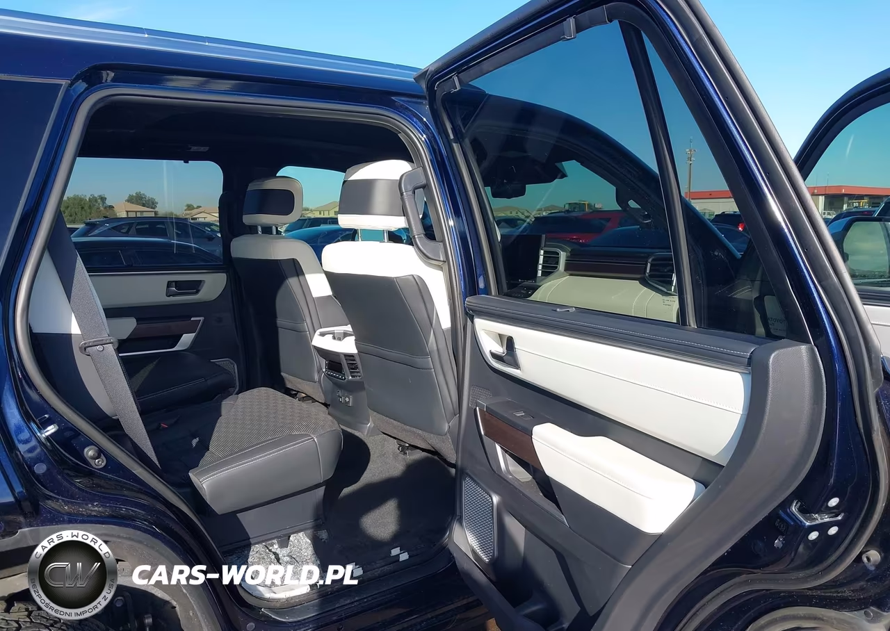 2024 Toyota Sequoia Capstone VIN:7SVAAABAXRX024670 - 8