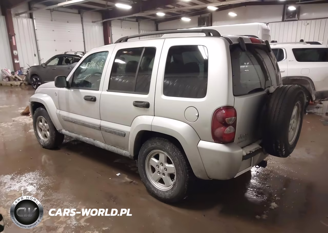 2007 Jeep Liberty Sport VIN:1J8GL48K27W699442 - 3