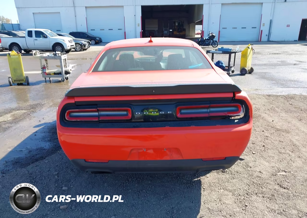 2016 Dodge Challenger 392 Hemi Scat Pack Shaker VIN:2C3CDZFJ2GH301143 - 17