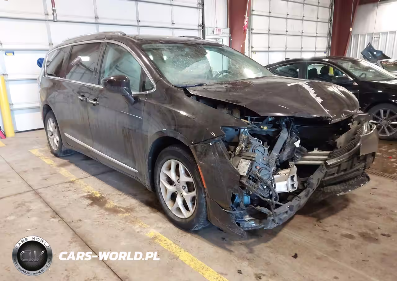 2017 Chrysler Pacifica Touring-L Plus