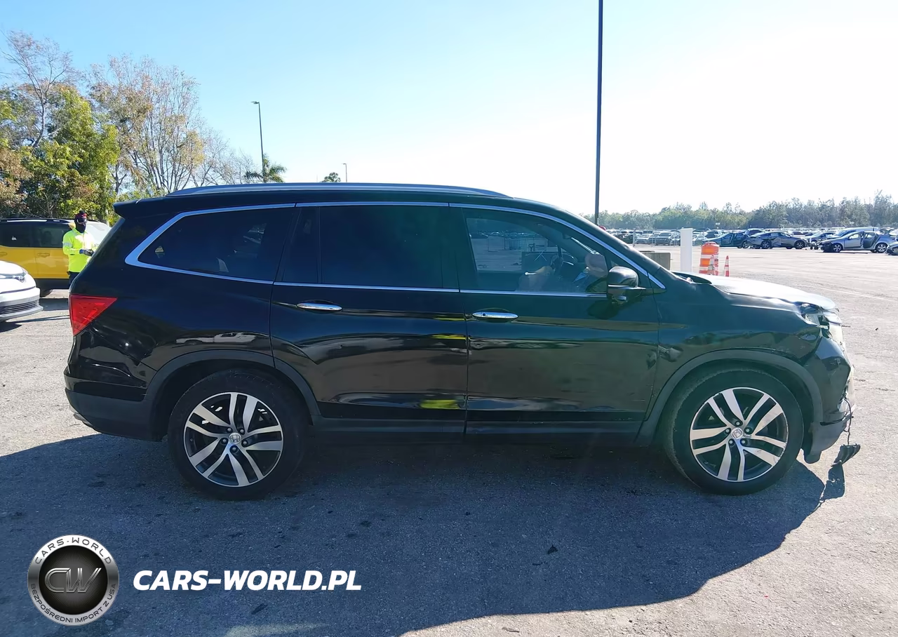 2016 Honda Pilot Touring VIN:5FNYF5H96GB014207 - 13