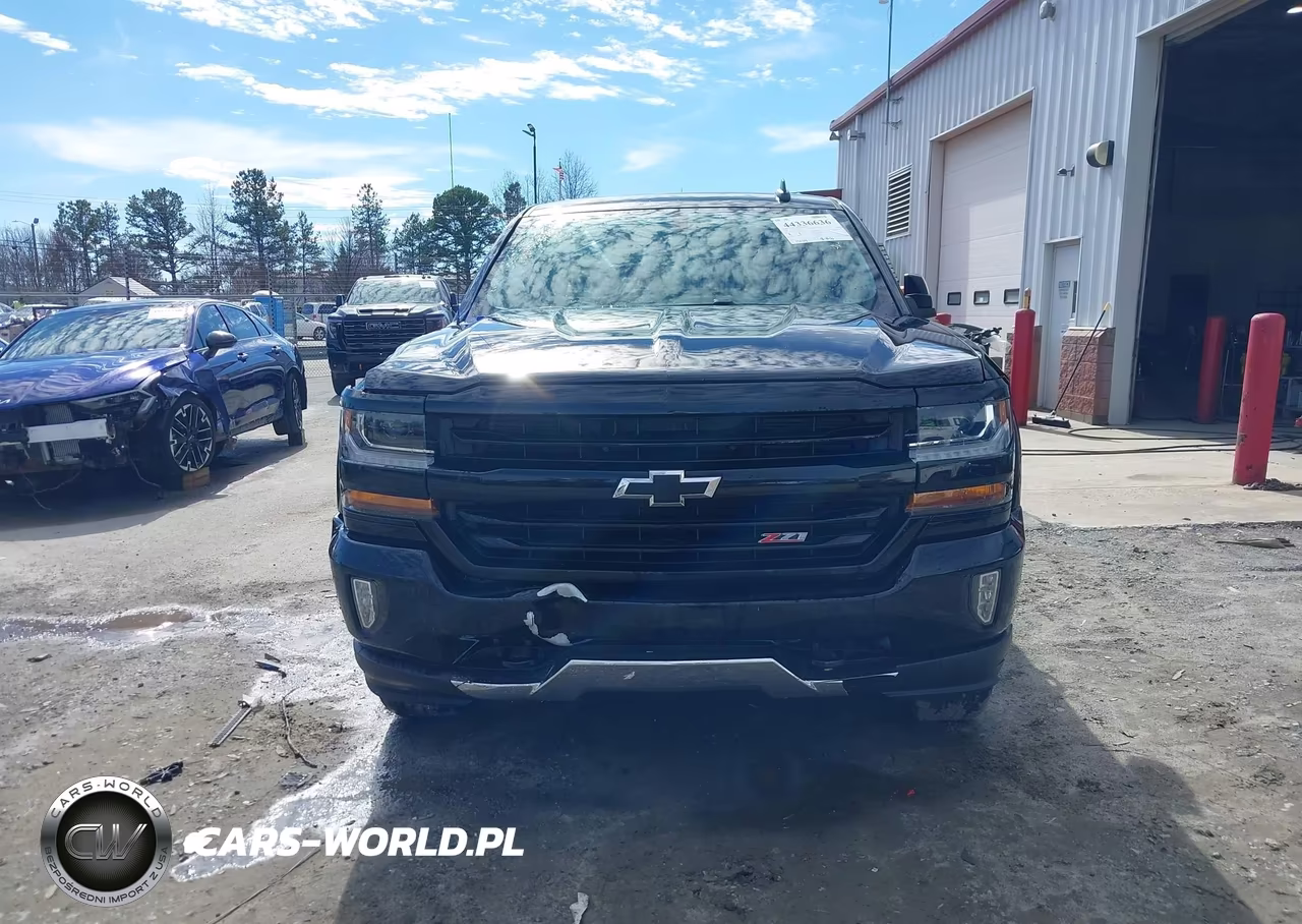 2018 Chevrolet Silverado 1500 2Lt VIN:3GCUKREC1JG444830 - 13