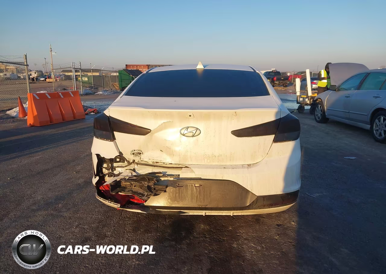 2019 Hyundai Elantra Value Edition VIN:5NPD84LF3KH458834 - 16