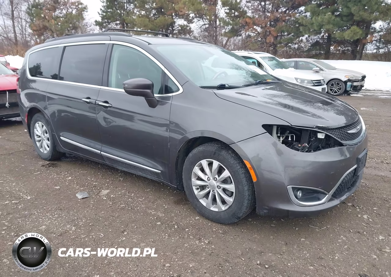 2017 Chrysler Pacifica Touring-L