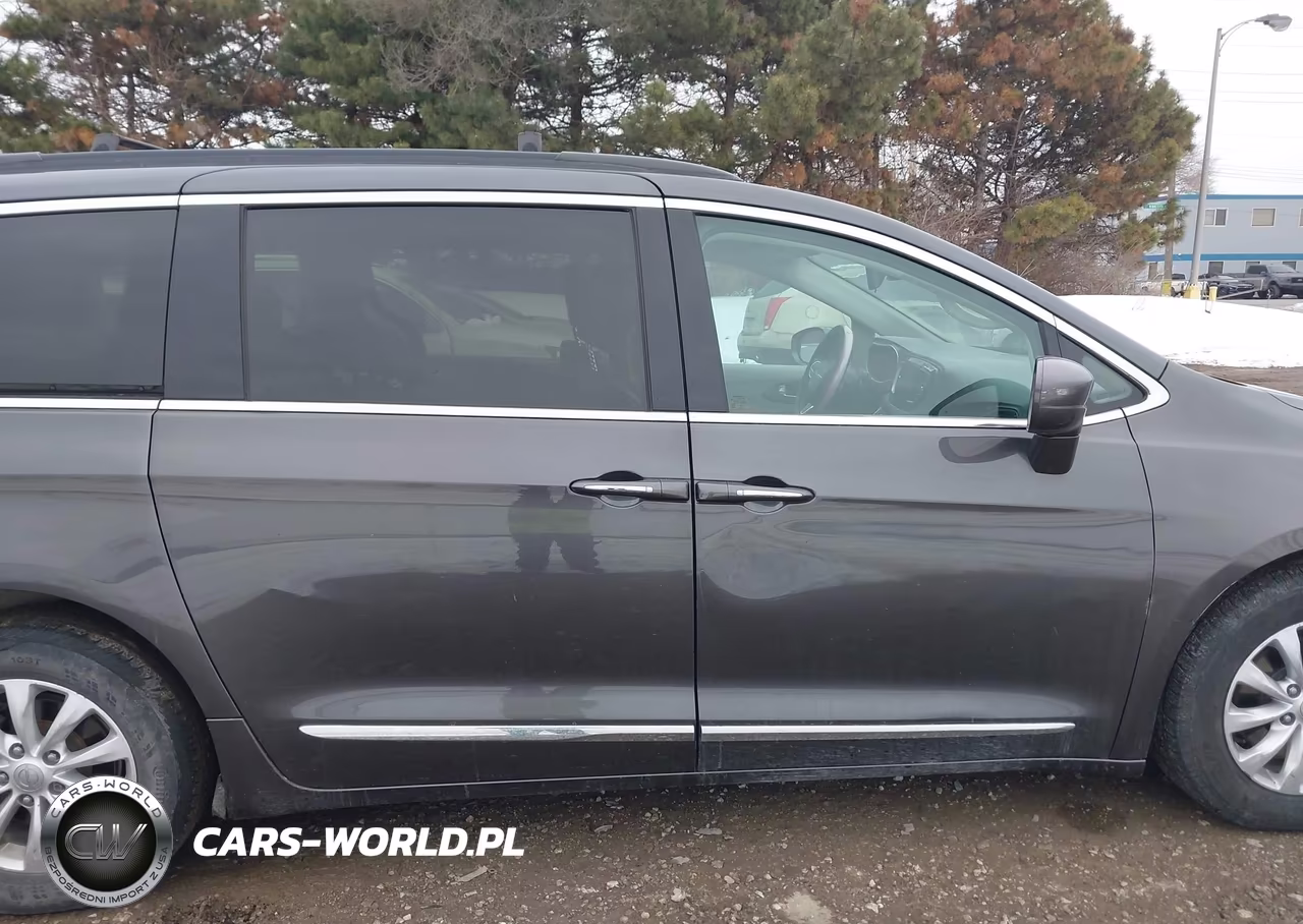 2017 Chrysler Pacifica Touring-L VIN:2C4RC1BG0HR795812 - 13