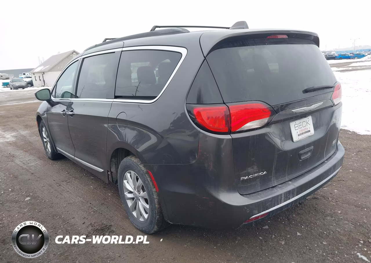 2017 Chrysler Pacifica Touring-L VIN:2C4RC1BG0HR795812 - 3