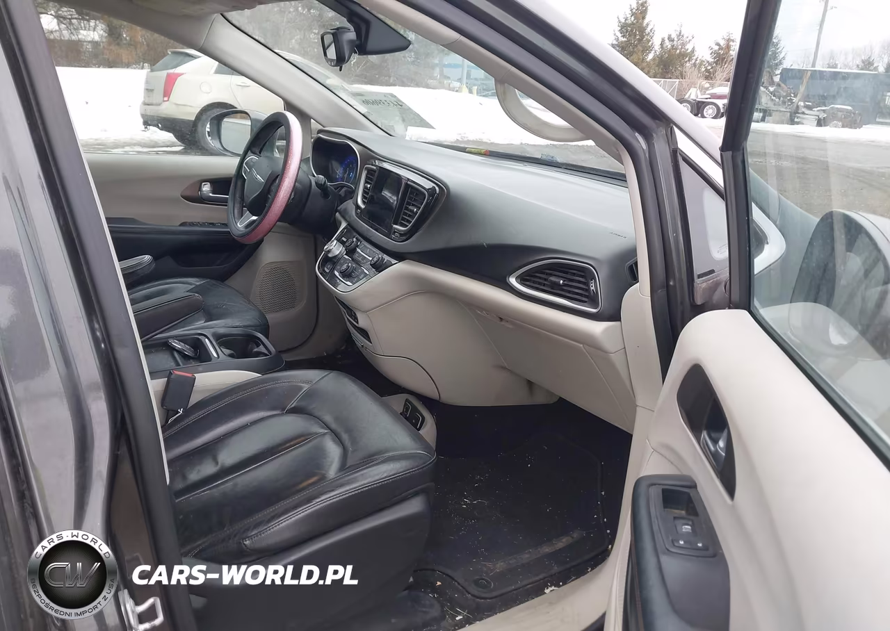 2017 Chrysler Pacifica Touring-L VIN:2C4RC1BG0HR795812 - 5