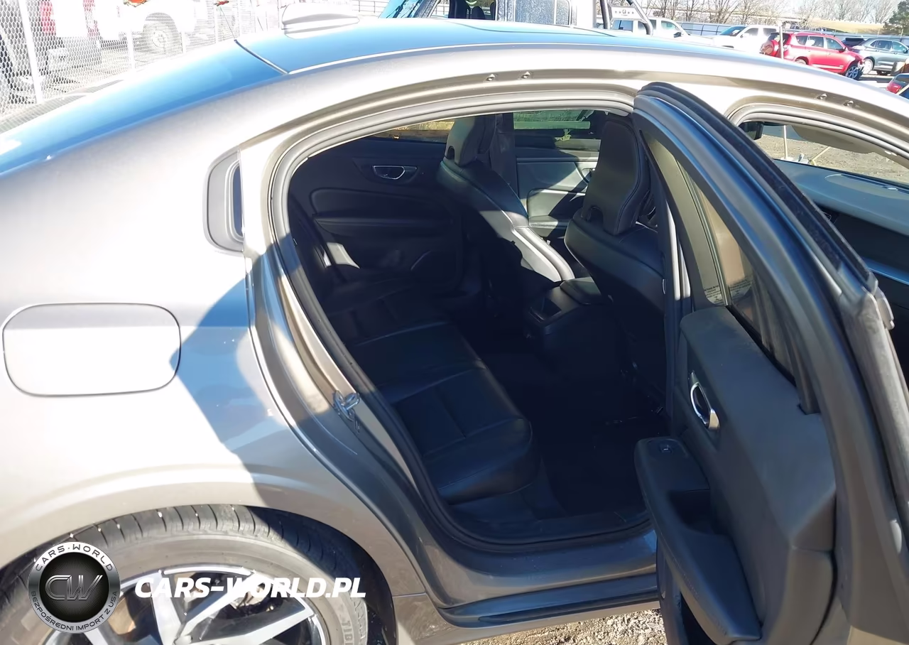 2019 Volvo S60 T5 Momentum VIN:7JR102FK3KG006444 - 8
