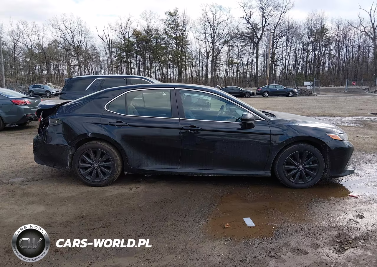 2018 Toyota Camry Le VIN:JTNB11HK2J3067406 - 13