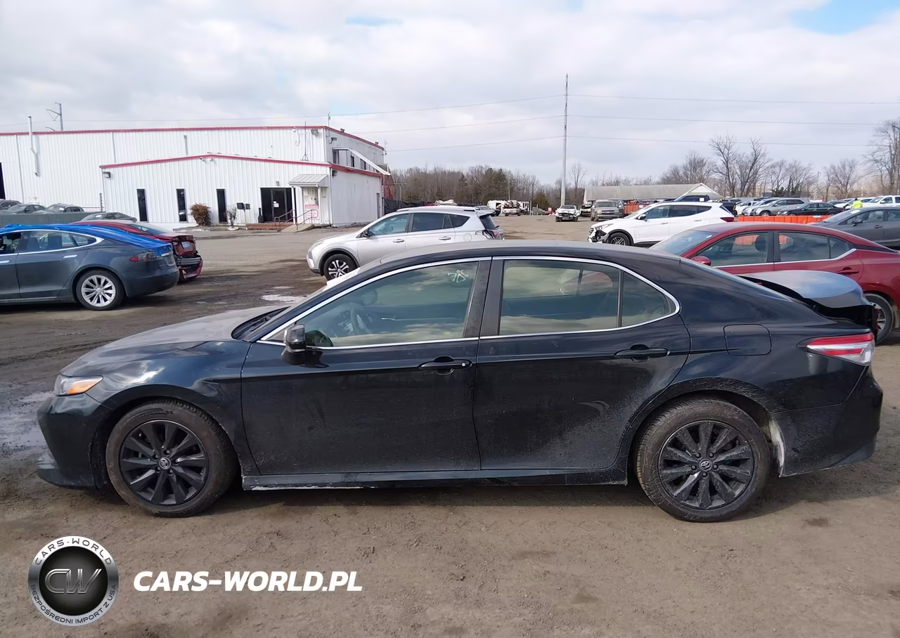 2018 Toyota Camry Le VIN:JTNB11HK2J3067406 - 14
