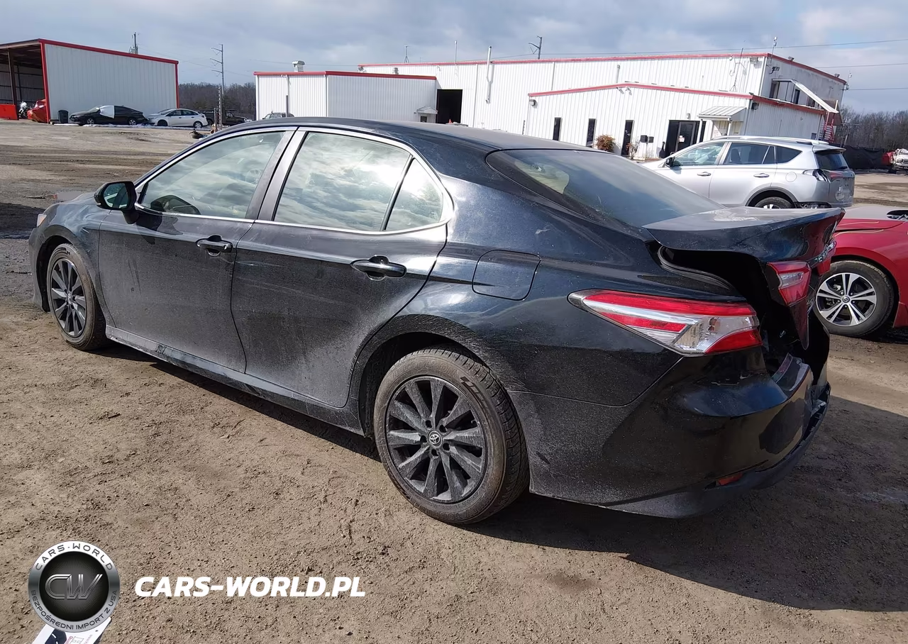 2018 Toyota Camry Le VIN:JTNB11HK2J3067406 - 3