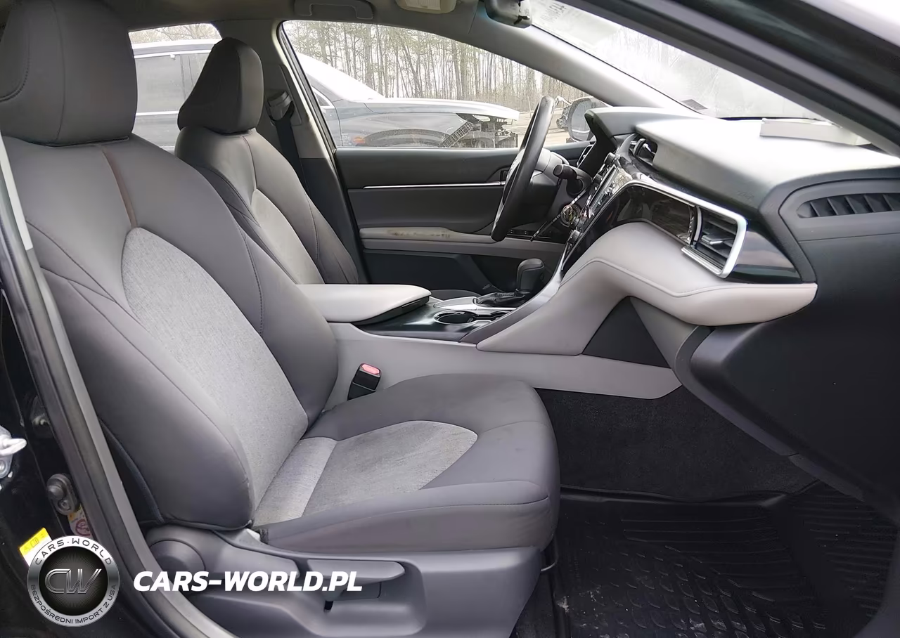2018 Toyota Camry Le VIN:JTNB11HK2J3067406 - 5