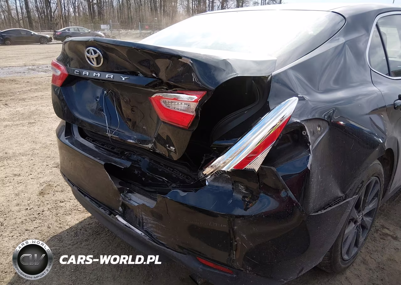 2018 Toyota Camry Le VIN:JTNB11HK2J3067406 - 6