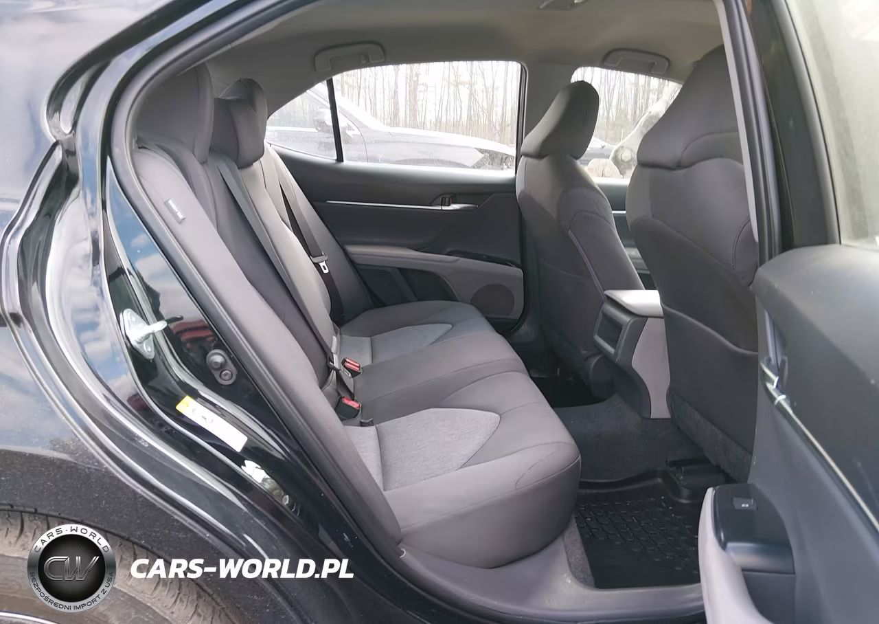 2018 Toyota Camry Le VIN:JTNB11HK2J3067406 - 8