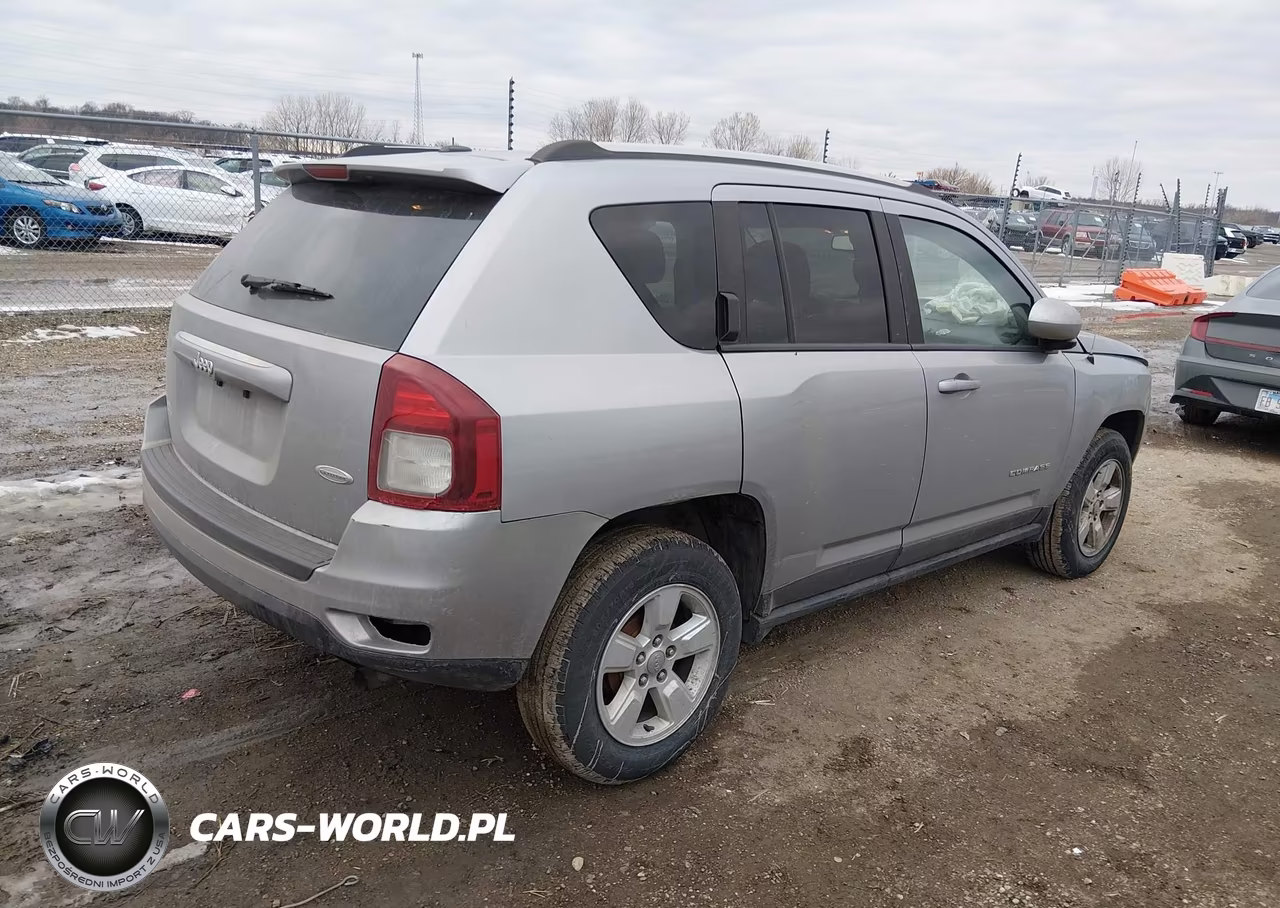 2017 Jeep Compass Latitude Fwd VIN:1C4NJCEA8HD206726 - 4