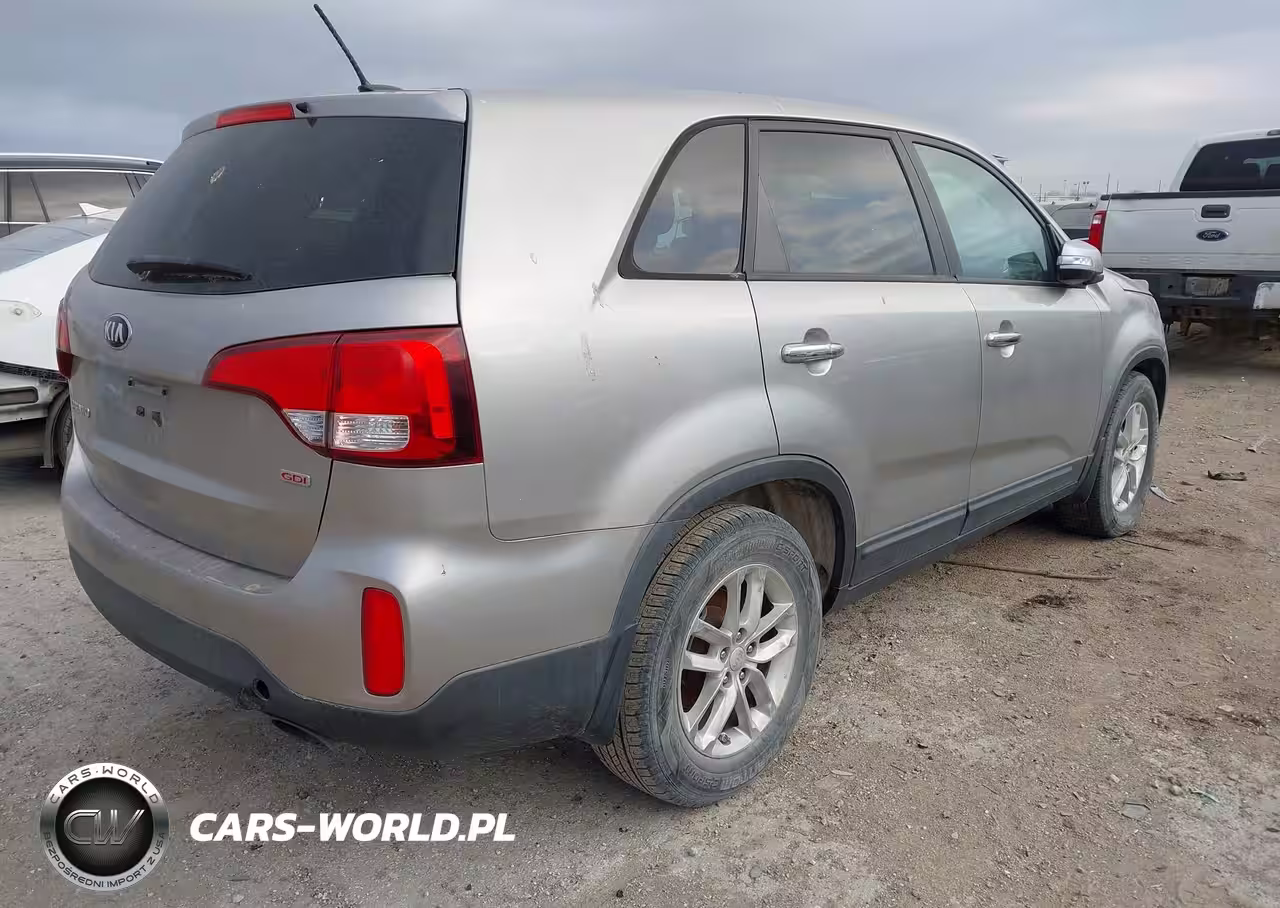 2015 Kia Sorento Lx VIN:5XYKT3A62FG590368 - 4