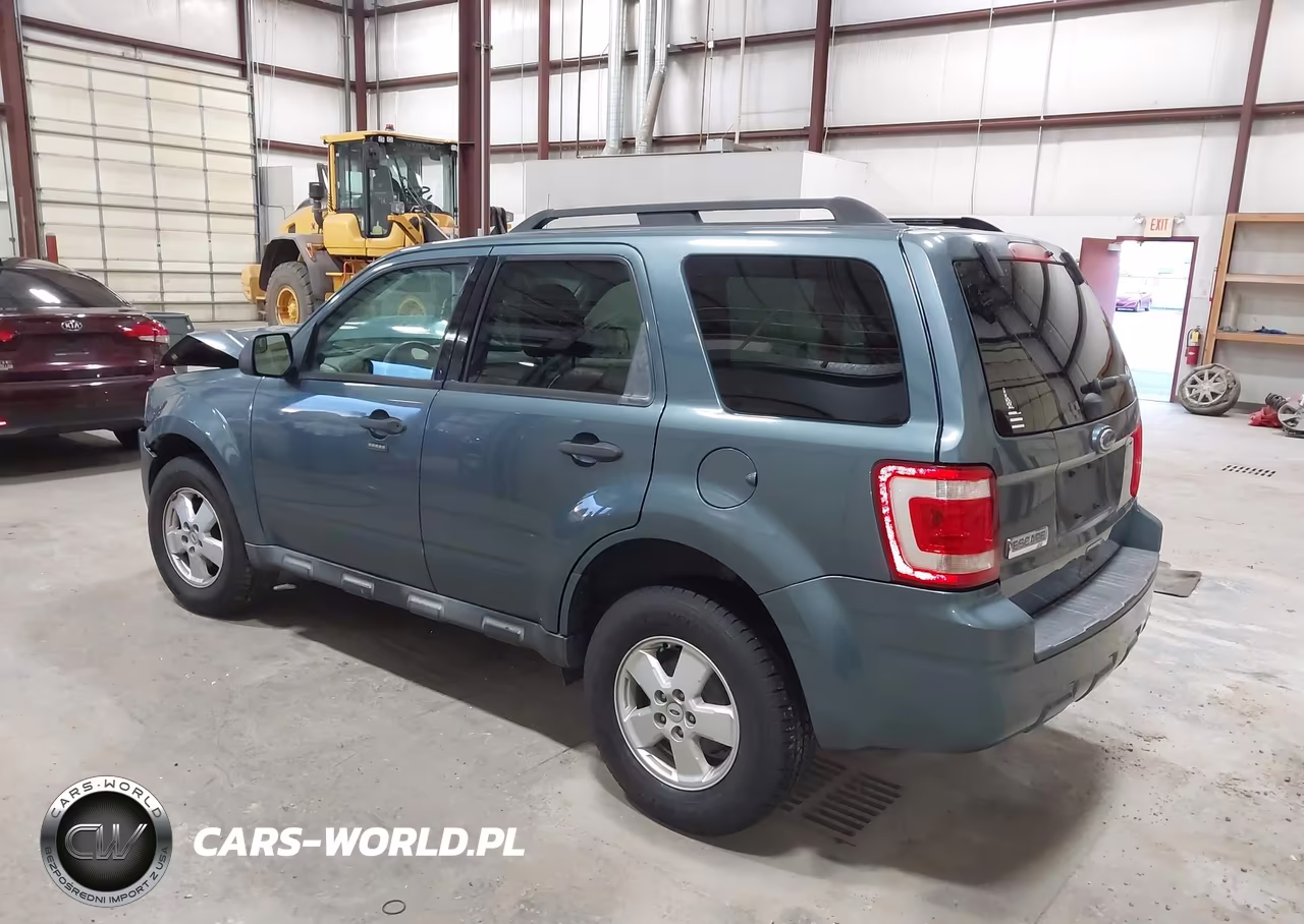 2011 Ford Escape Xlt VIN:1FMCU0D75BKC30001 - 3