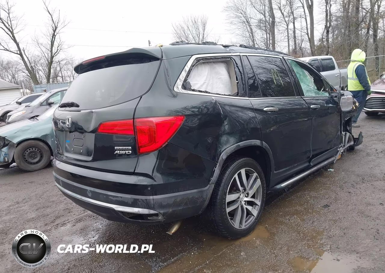 2018 Honda Pilot Touring VIN:5FNYF6H99JB000492 - 4