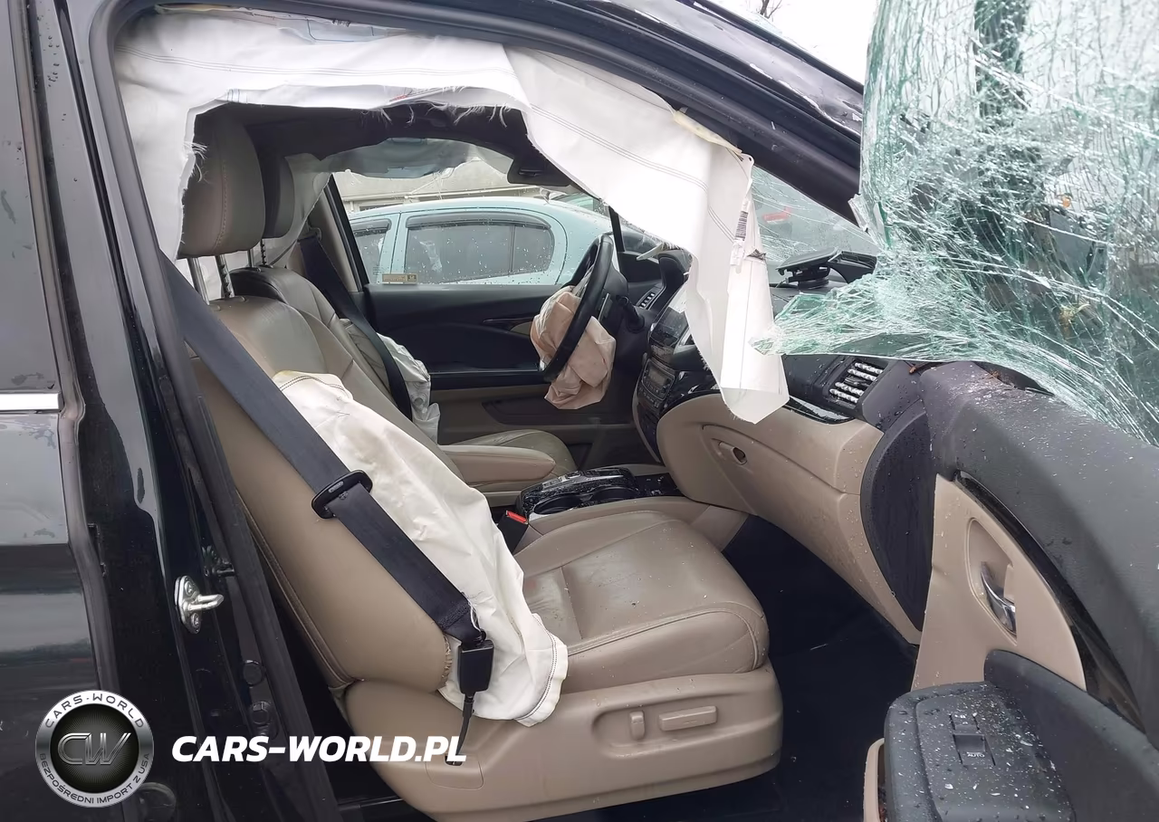 2018 Honda Pilot Touring VIN:5FNYF6H99JB000492 - 5