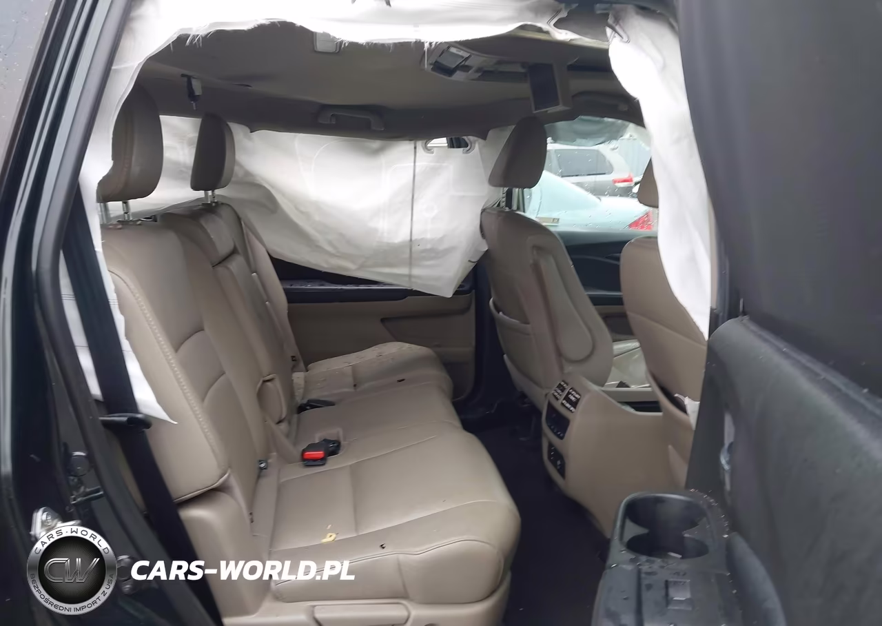 2018 Honda Pilot Touring VIN:5FNYF6H99JB000492 - 8