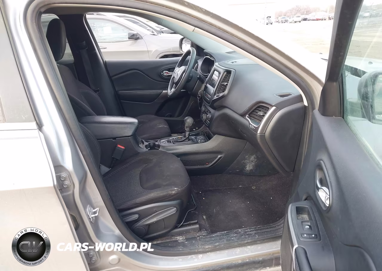 2019 Jeep Cherokee Latitude Fwd VIN:1C4PJLCB0KD134383 - 5