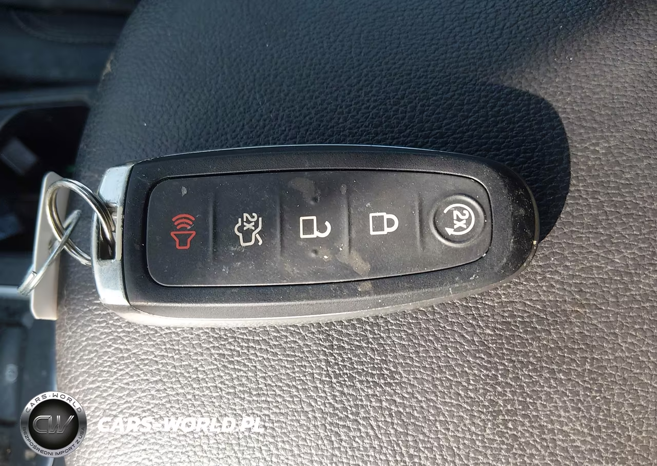 2019 Ford Escape Titanium VIN:1FMCU0J9XKUA90506 - 11