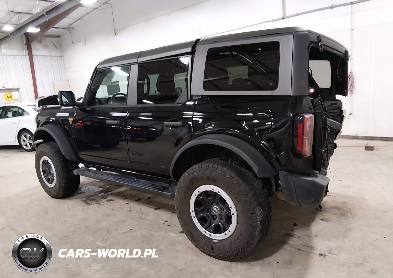 2024 Ford Bronco Badlands VIN:1FMEE9BP2RLA25656 - 3