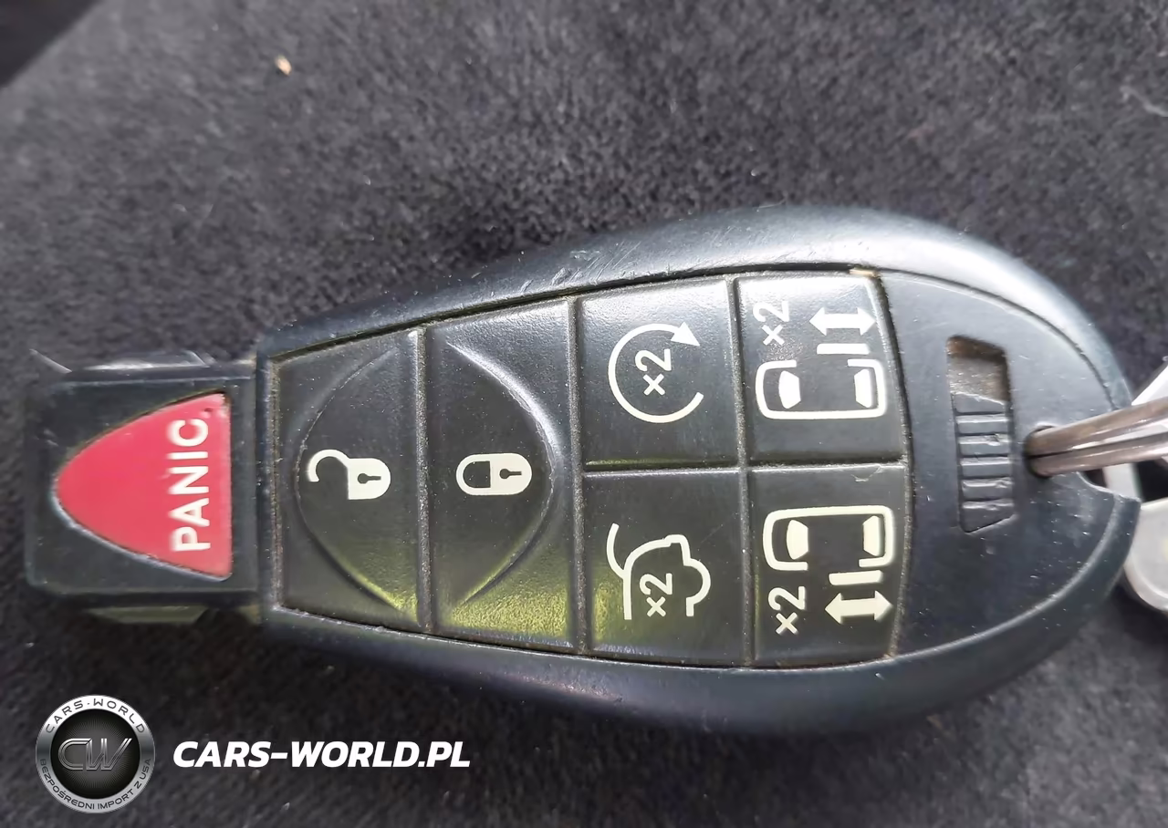2012 Chrysler Town & Country Touring VIN:2C4RC1BG6CR124010 - 11