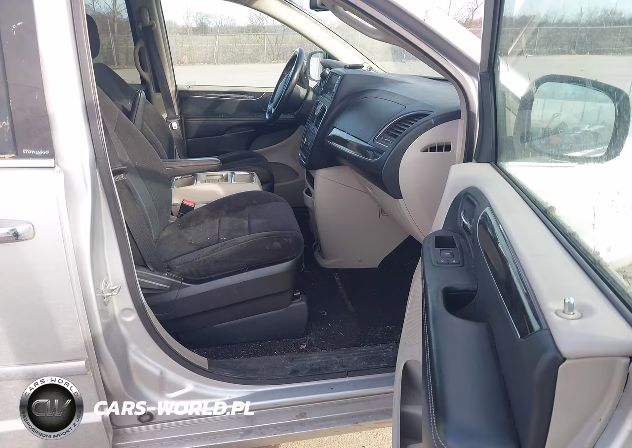 2012 Chrysler Town & Country Touring VIN:2C4RC1BG6CR124010 - 5