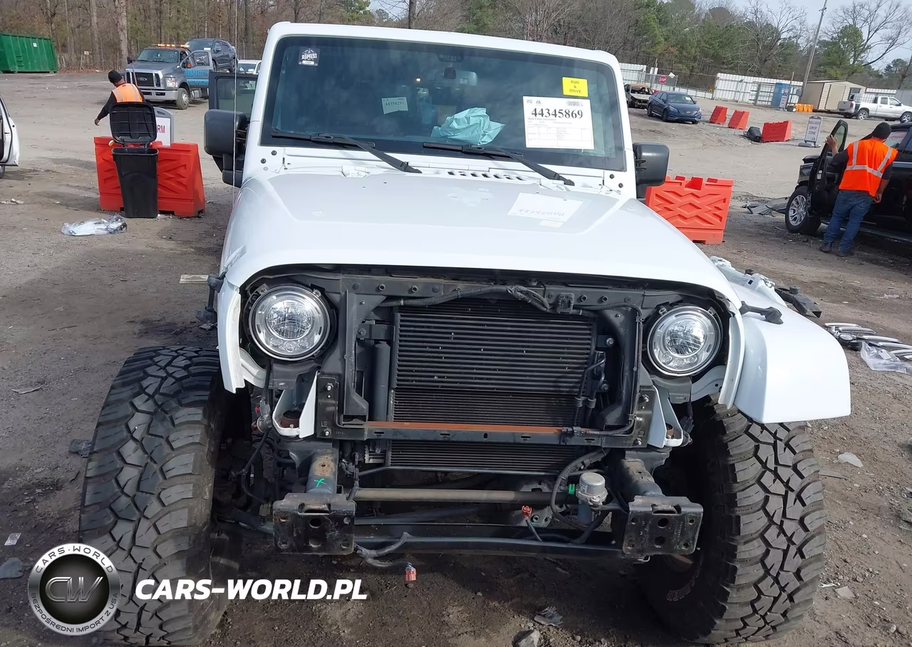 2017 Jeep Wrangler Unlimited Sahara 4X4 VIN:1C4BJWEG4HL587540 - 13