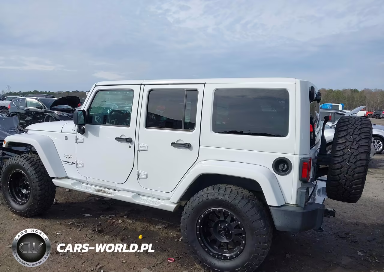 2017 Jeep Wrangler Unlimited Sahara 4X4 VIN:1C4BJWEG4HL587540 - 15