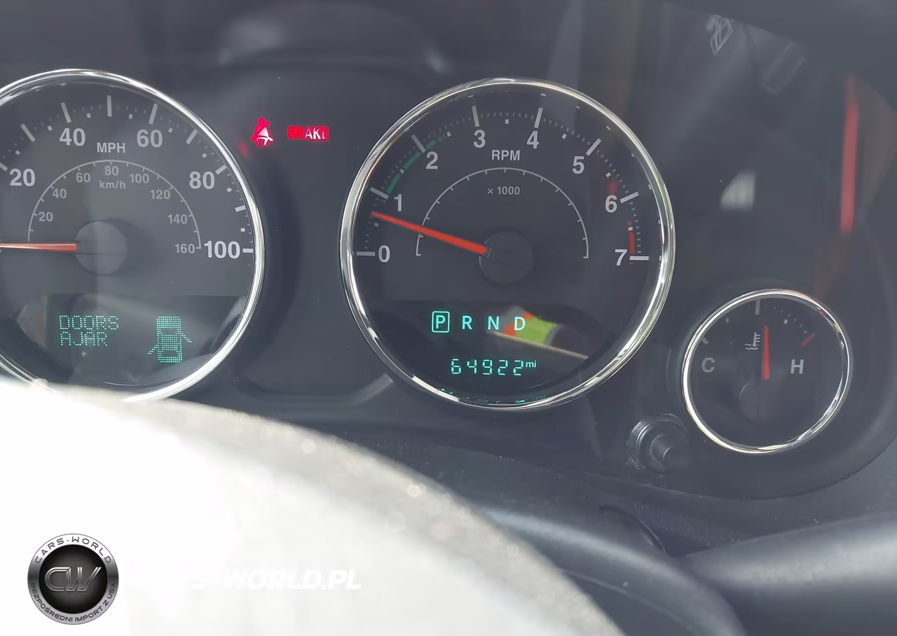 2017 Jeep Wrangler Unlimited Sahara 4X4 VIN:1C4BJWEG4HL587540 - 16