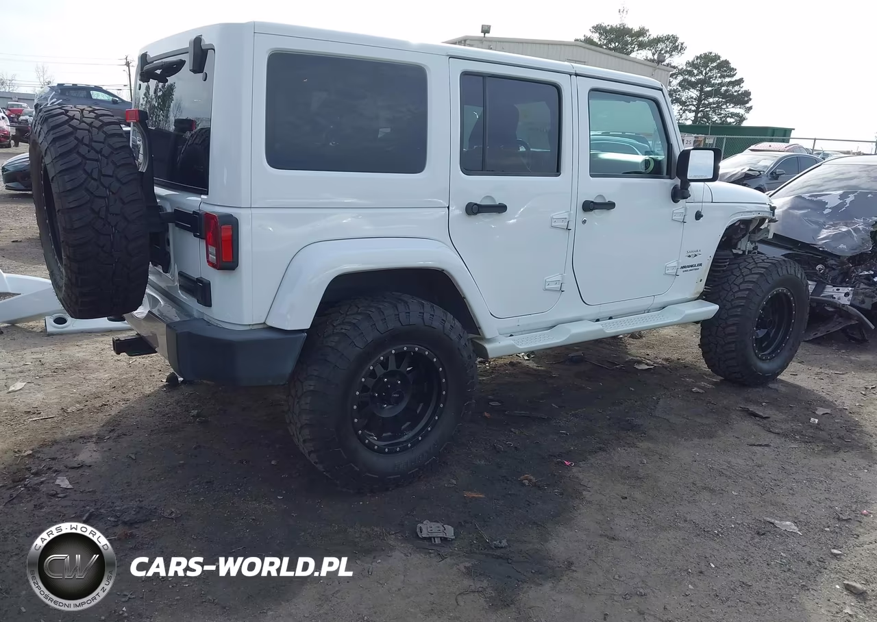 2017 Jeep Wrangler Unlimited Sahara 4X4 VIN:1C4BJWEG4HL587540 - 4