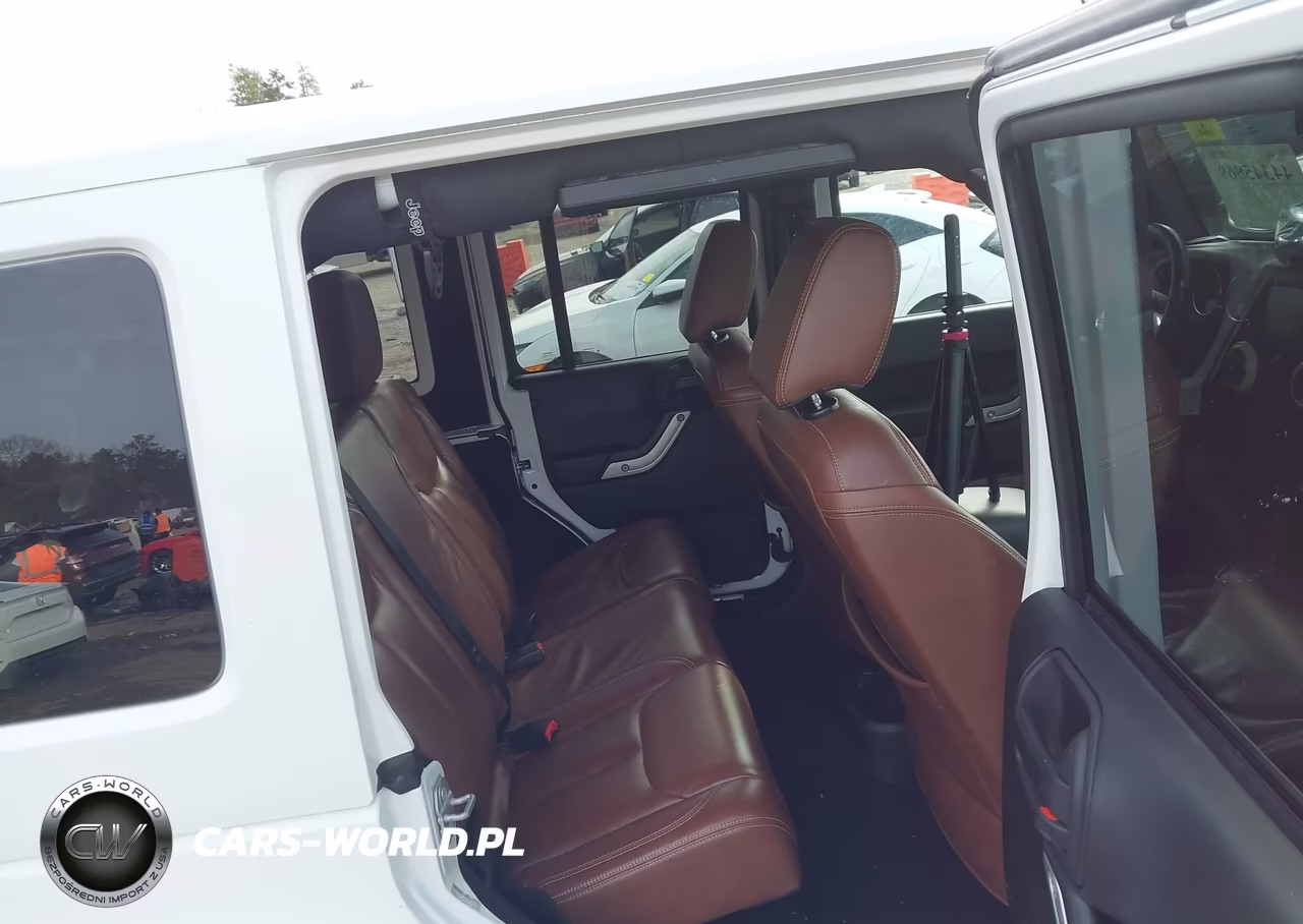 2017 Jeep Wrangler Unlimited Sahara 4X4 VIN:1C4BJWEG4HL587540 - 8