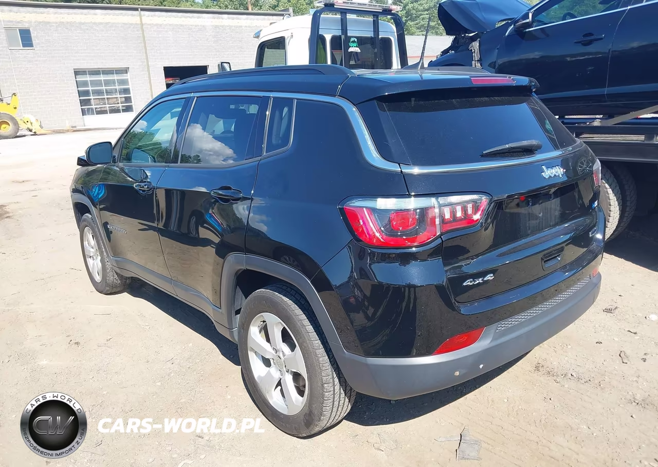 2018 Jeep Compass Latitude 4X4 VIN:3C4NJDBB7JT230826 - 14