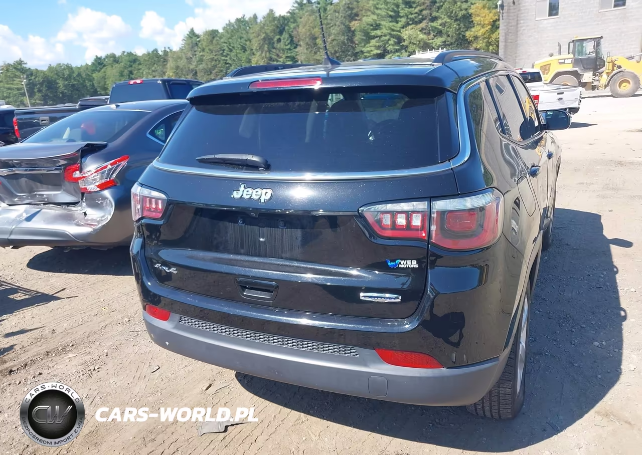 2018 Jeep Compass Latitude 4X4 VIN:3C4NJDBB7JT230826 - 16
