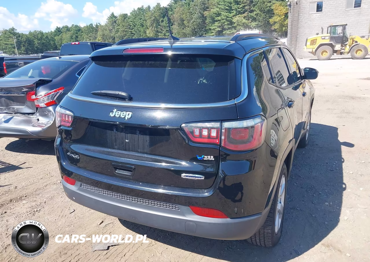 2018 Jeep Compass Latitude 4X4 VIN:3C4NJDBB7JT230826 - 4