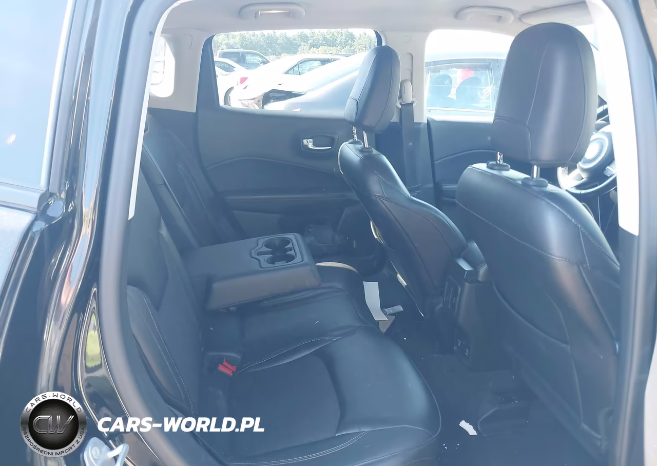2018 Jeep Compass Latitude 4X4 VIN:3C4NJDBB7JT230826 - 8