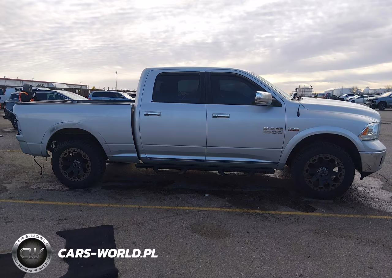 2018 Ram 1500 Laramie 4X4 6'4 Box VIN:1C6RR7VT5JS109494 - 14