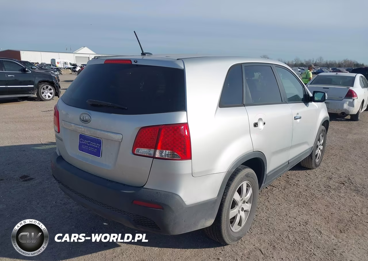 2013 Kia Sorento Lx VIN:5XYKT4A17DG351163 - 4