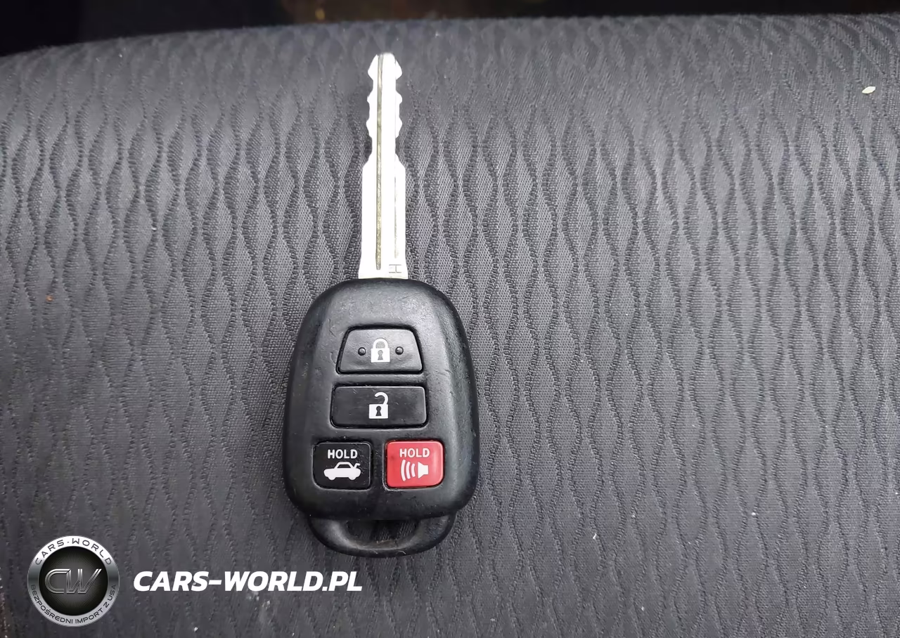 2018 Toyota Corolla Le VIN:2T1BURHE6JC115372 - 11