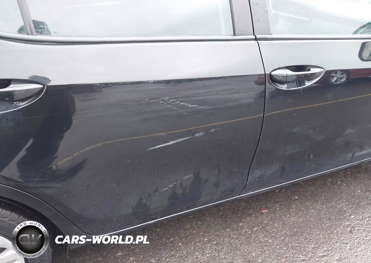 2018 Toyota Corolla Le VIN:2T1BURHE6JC115372 - 17