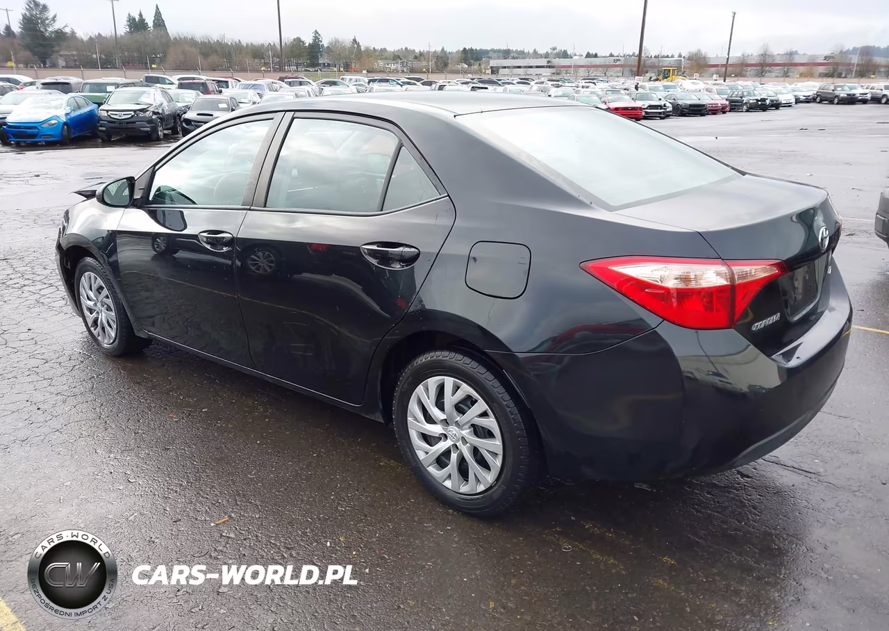 2018 Toyota Corolla Le VIN:2T1BURHE6JC115372 - 3