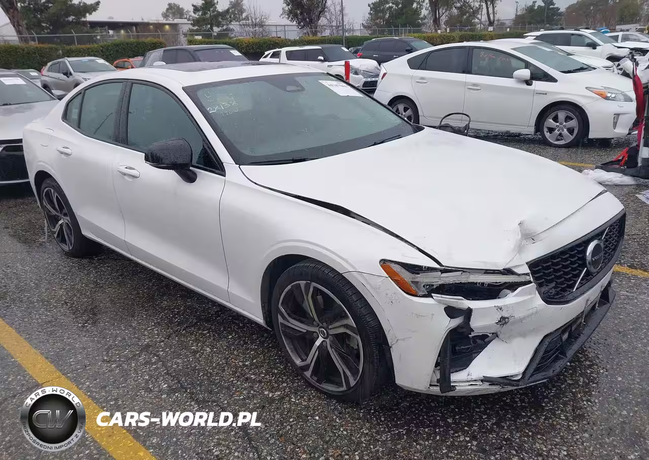 2023 Volvo S60 B5 Core Dark Theme