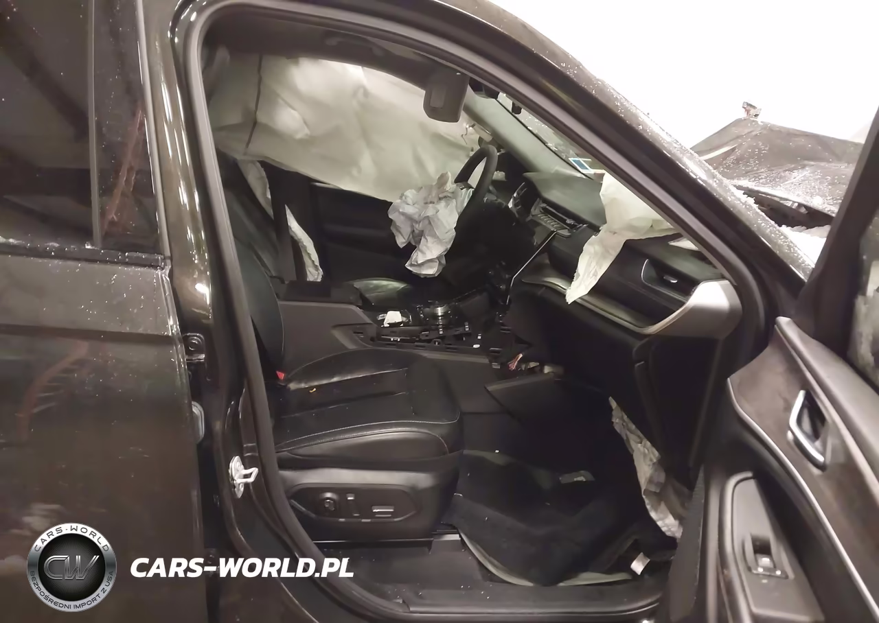 2023 Jeep Grand Cherokee L Limited 4X4 VIN:1C4RJKBGXP8101424 - 5