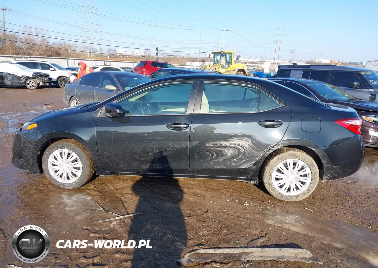 2018 Toyota Corolla Le VIN:2T1BURHEXJC012651 - 14