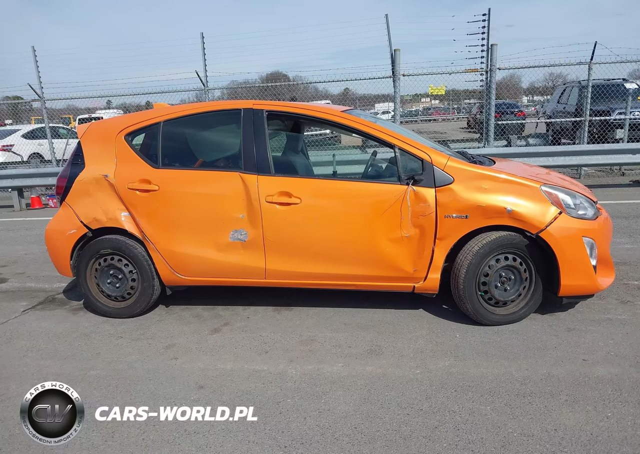 2015 Toyota Prius C One VIN:JTDKDTB33F1097994 - 13